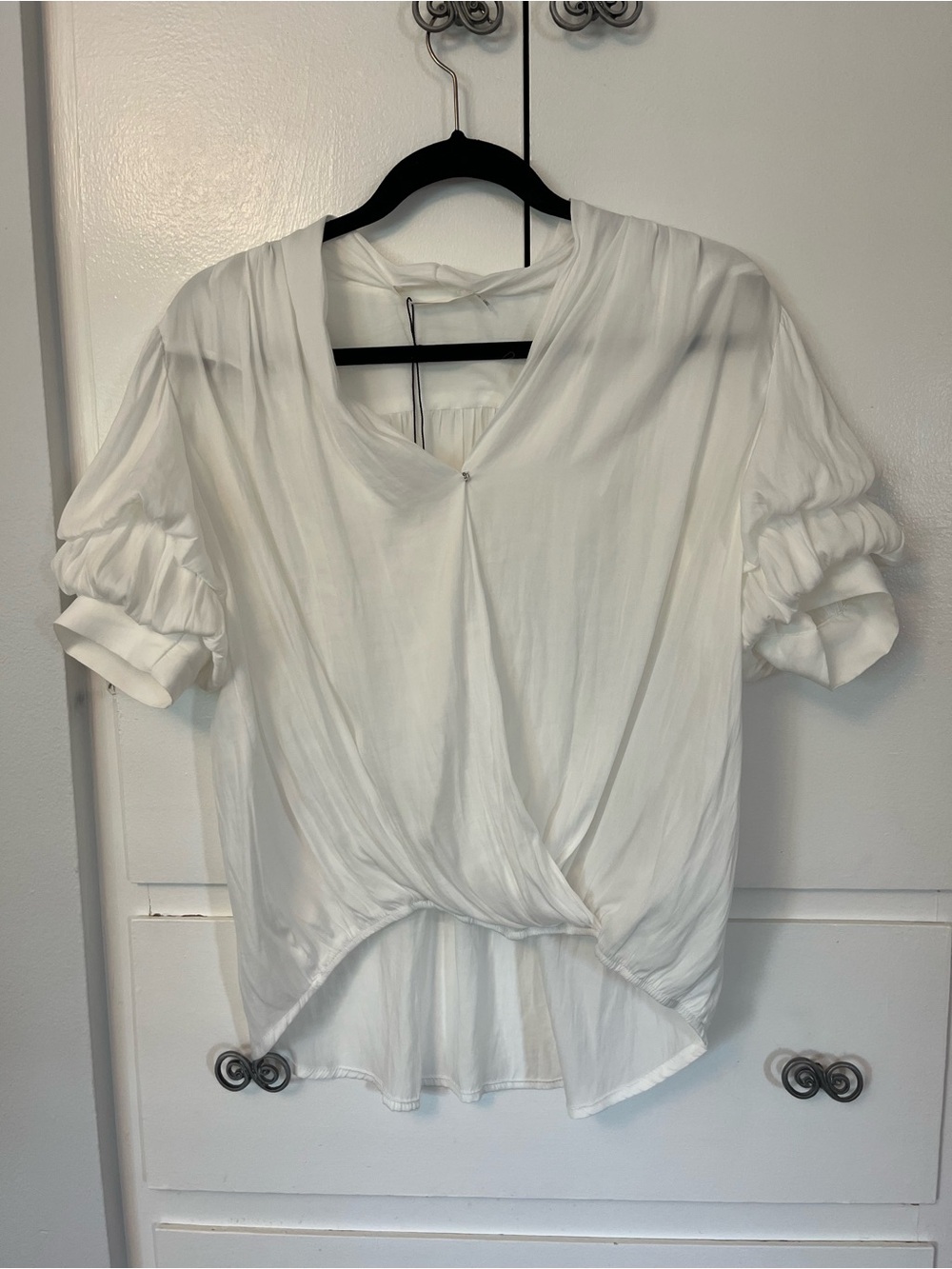 NWT Mustard Seed Women’s White Twist-Front Puff Sleeve Blouse Size Small